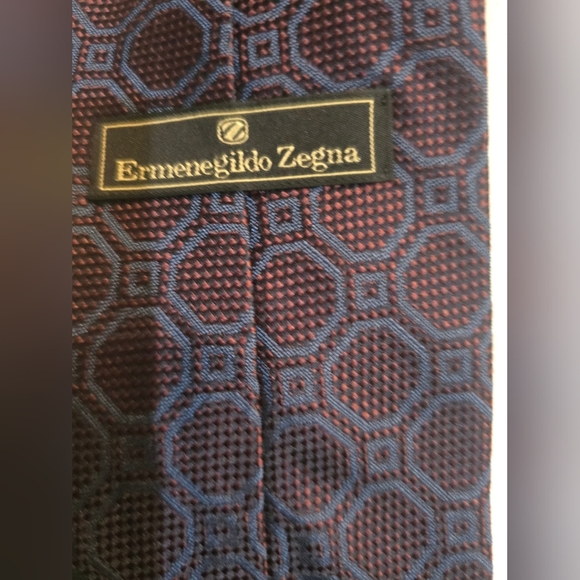 ERMENEGILDO ZEGNA Elegant Black Patterned Men's Tie - Picture 2 of 4